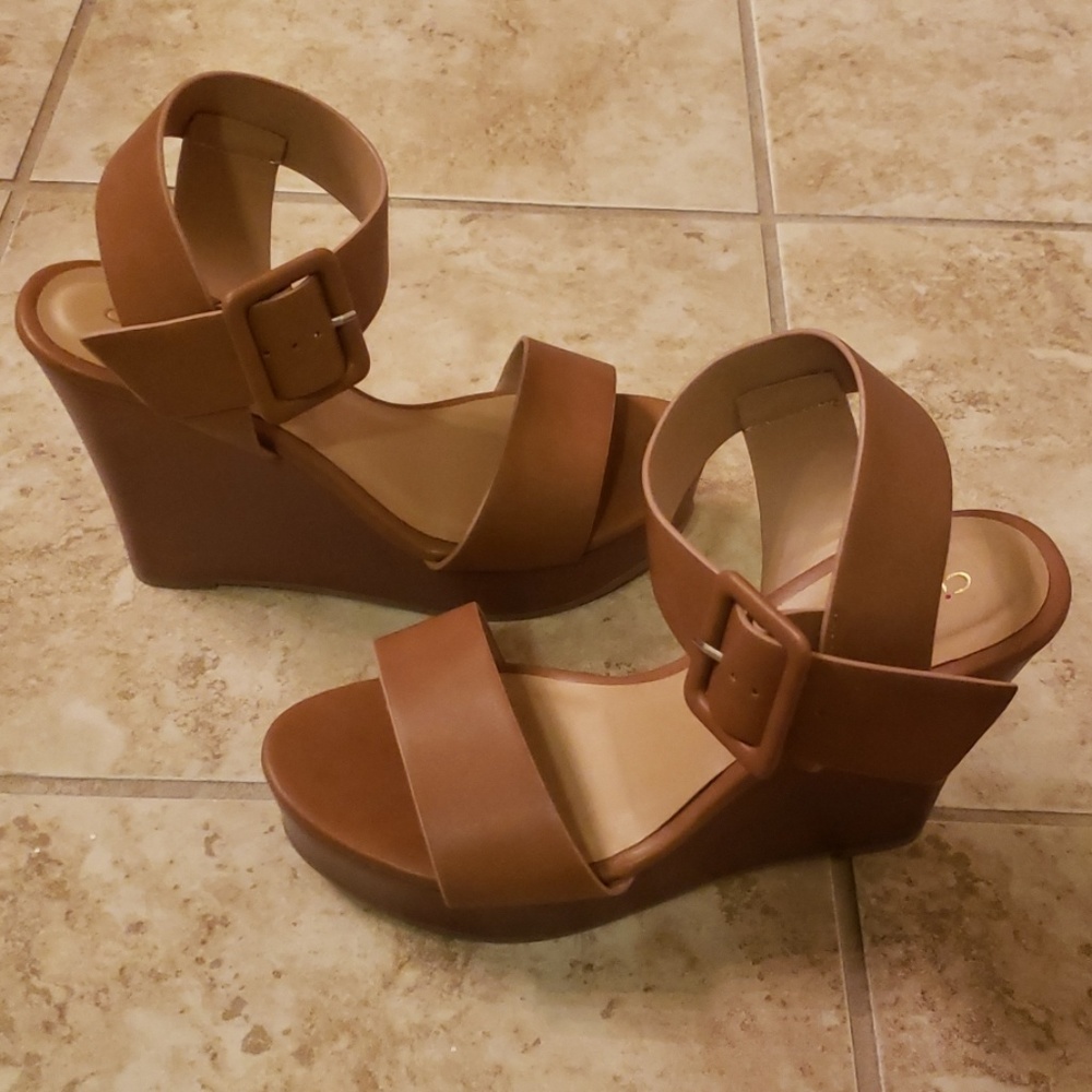 Brown Wedge